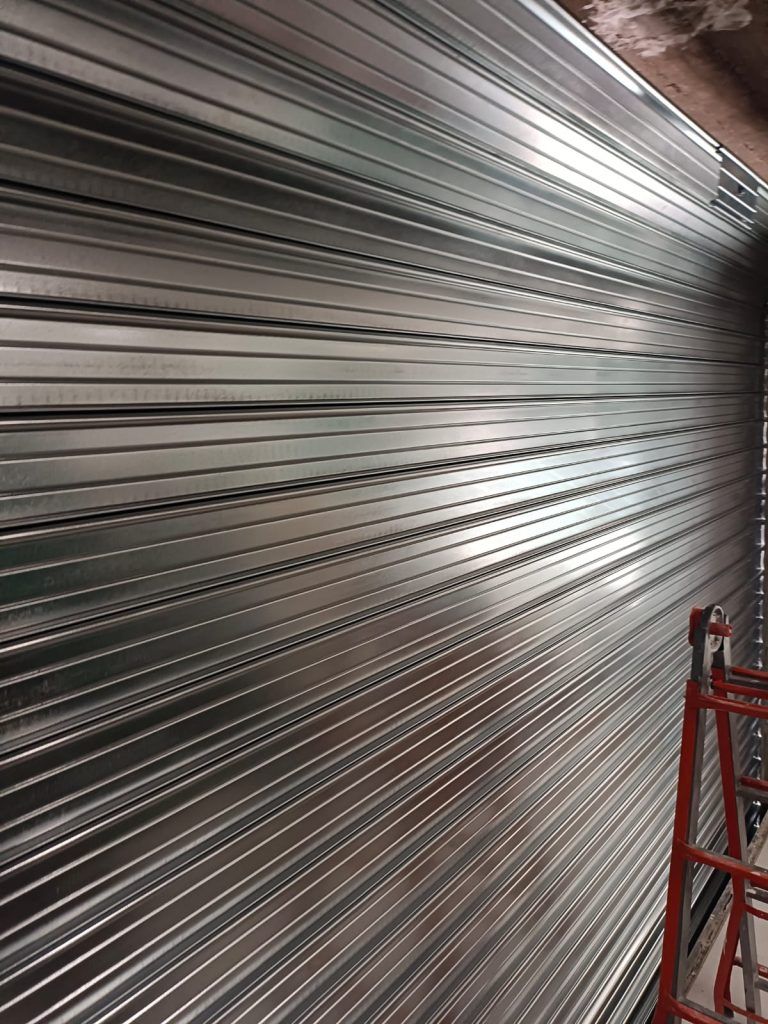 Instalaciones de puertas automáticas Persianas metálicas de puertas automáticas Albatera