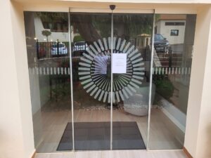 Las mejores puertas automáticas de cristal Puertas automáticas de cristal versatiles y seguras