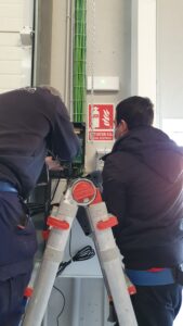 Reparamos toda clase de puertas automáticas