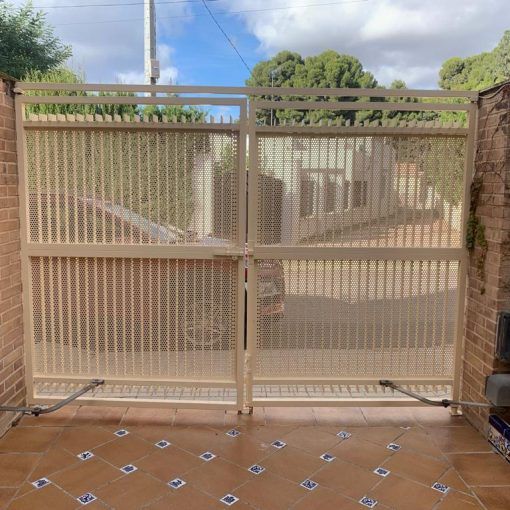 Motorizar puerta abatible o batiente