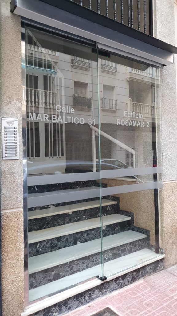 Puertas automáticas de cristal ideales para toda clase de edificios