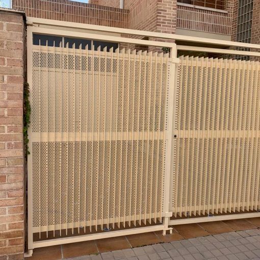Puertas abatibles motorizadas en alicante
