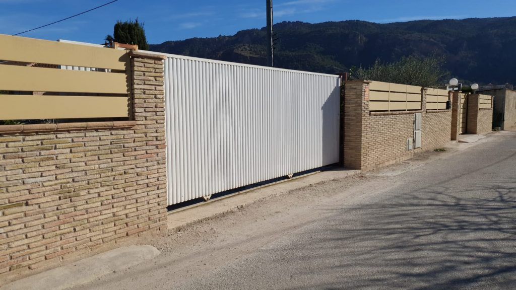 Puertas correderas automáticas residenciales o industriales
