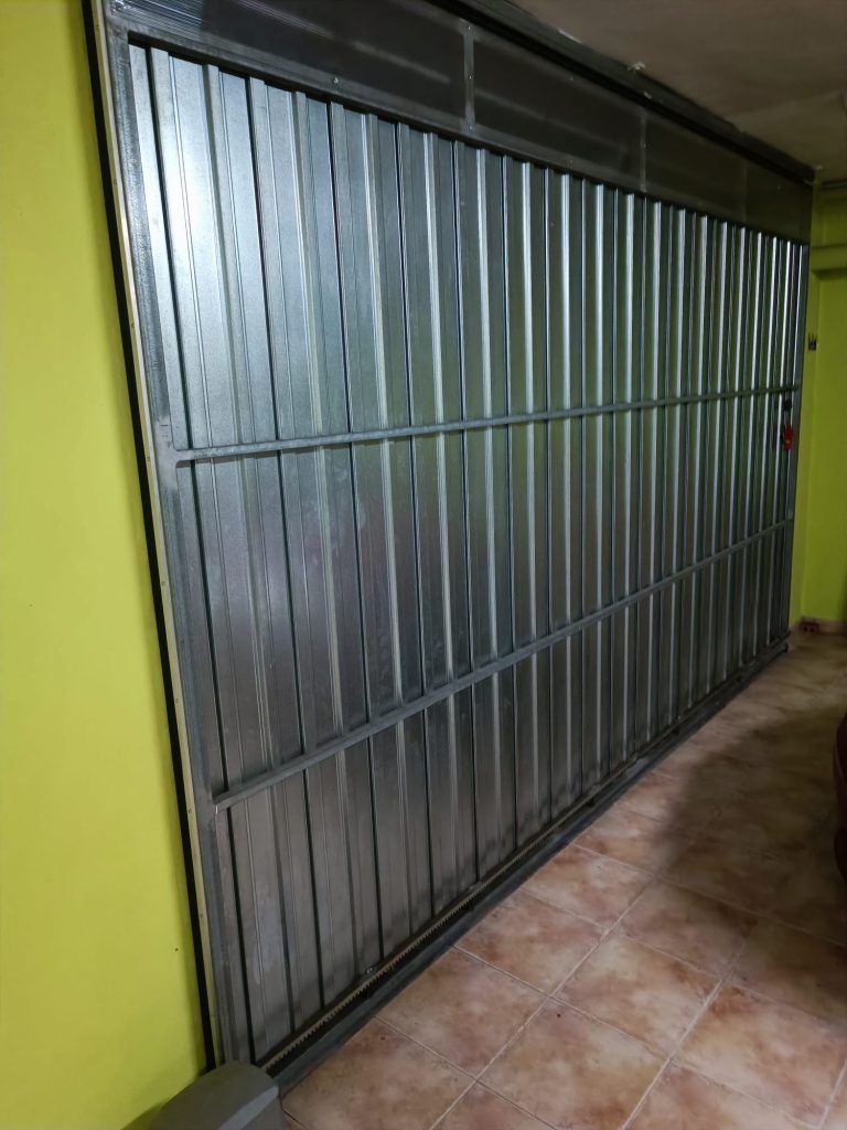 Reparaciones de puertas de garaje en Albatera Puerta de garaje automática creada por puertas autoáticas Albatera