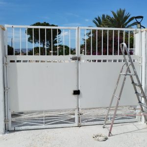 Puertas batientes de una y dos hojas.